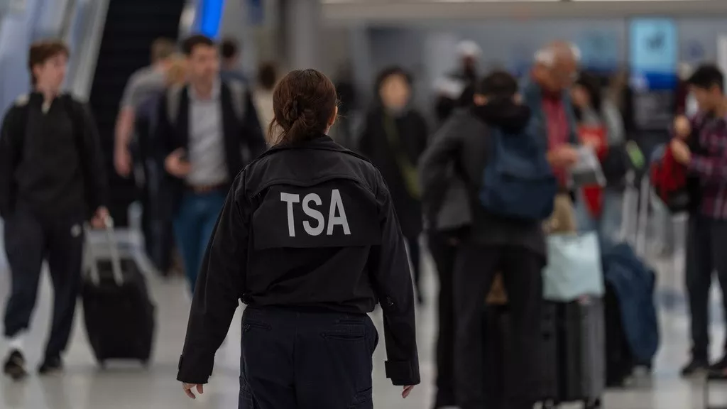 美國土安全部預算僵局：機場安檢告急，川普行政命令能否止血？