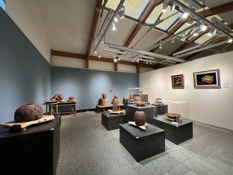 人間國寶雙璧新瓦屋登場：漆藝王清霜家族X竹籐編張憲平，揭示臺灣工藝百年風華