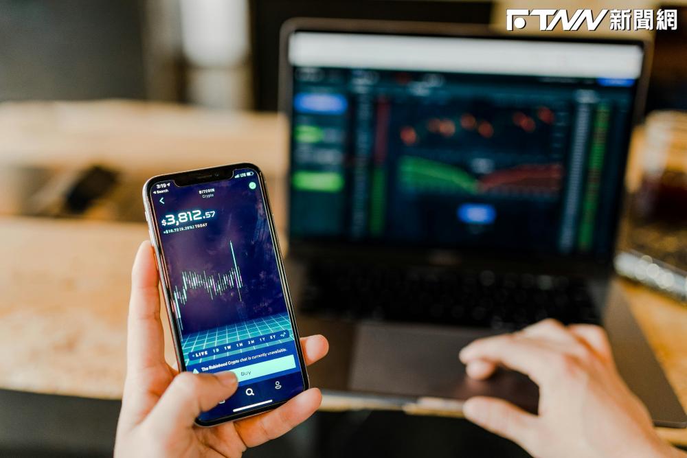 南亞科股權綁定引爆記憶體新戰局！DDR4供需版圖大洗牌，雲端巨頭也將跟進？