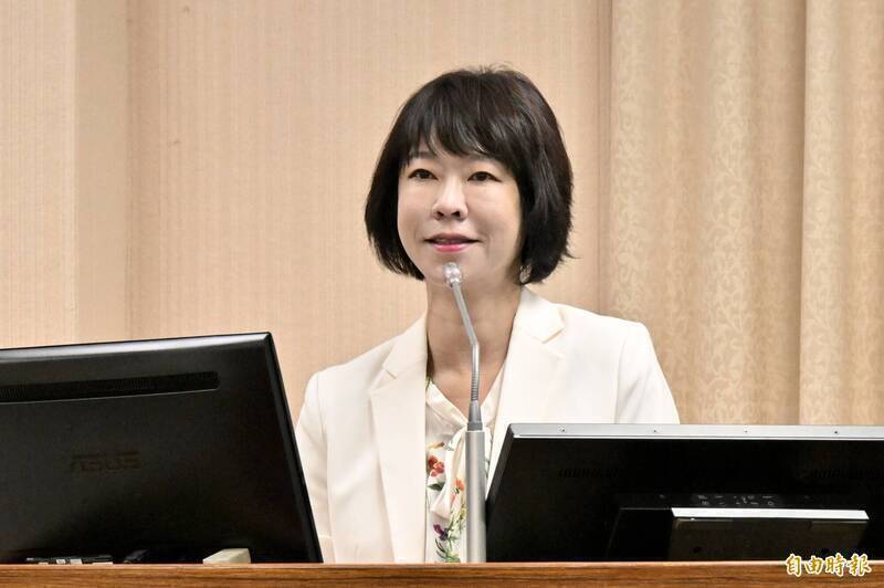 顏慧欣疑陷「國貿幫」權力鬥爭？賴中強揭經貿體系派系網絡與蕭萬長連結