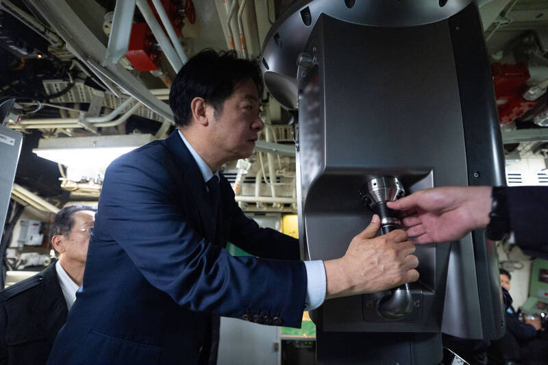 揭密劍龍級潛艦「海龍」新貌：非穿透光電潛望鏡領航戰力躍進