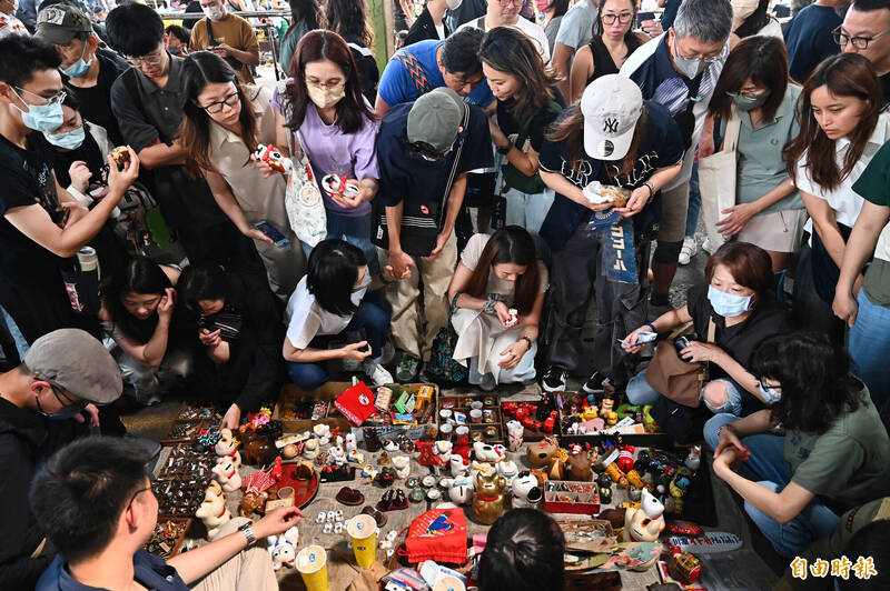 日本古物奇襲內惟跳蚤市場！EZBid跨海設攤，台日收藏家瘋搶稀世珍寶