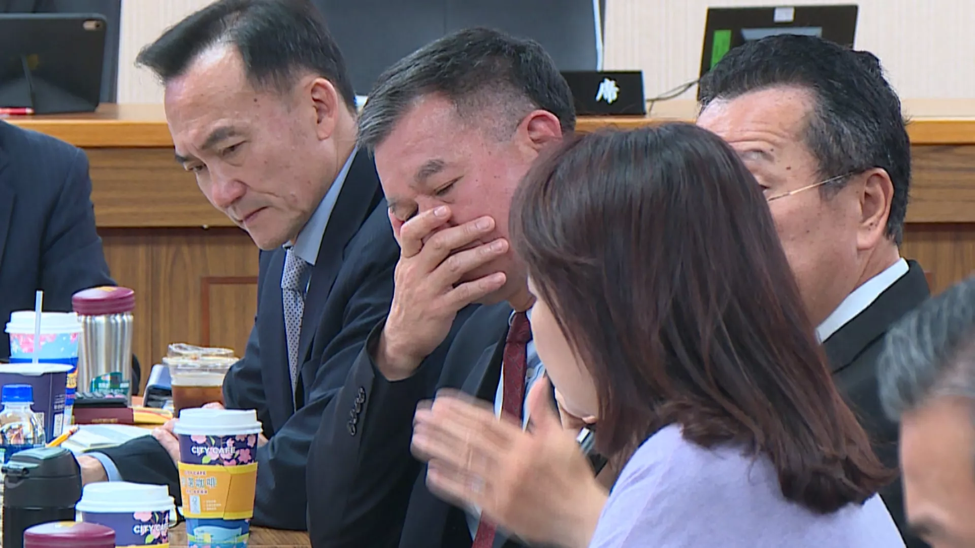 國防部「發價書危機」淚灑立院：軍購卡關，誰該為國防空窗負責？