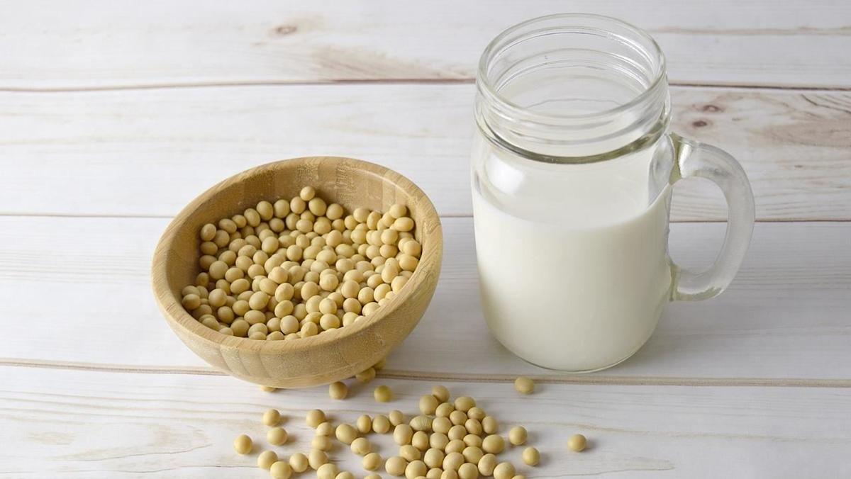 「豆漿」不只增肌！營養師揭「護心、保骨、抗氧化」多元功效，高齡族群營養新選擇