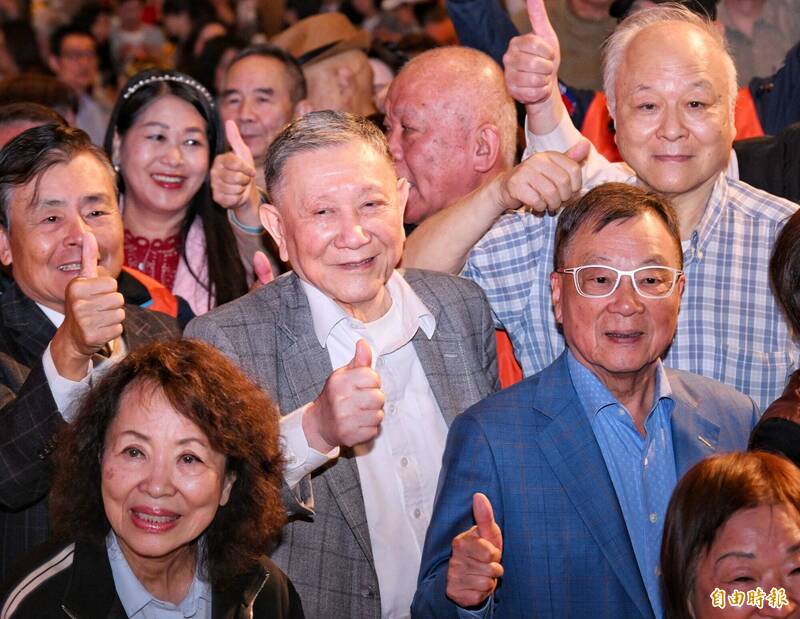 「京華城案」沈慶京現身眷村聯歡會大跳吉魯巴：感嘆「可惜沒人拍」揭潘家聲綠卡情誼