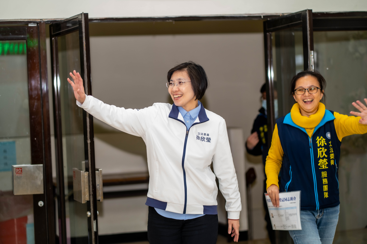 徐欣瑩淚勝國民黨新竹縣長初選，劍指「魔王關」挑戰