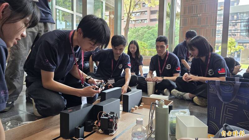 國研盃智慧機械競賽：打造「靈活清道夫」，學生力拚城市垃圾清運應變力