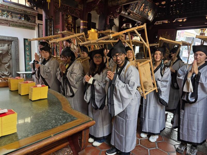 府城隍廟Ｘ孔廟創新「求學迎考」：台南文化體驗掀熱潮，智慧錦囊助學子步步高陞