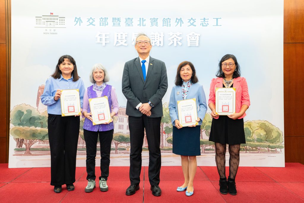 不只是服務：外交部感謝茶會探討志工如何擦亮臺灣國際招牌