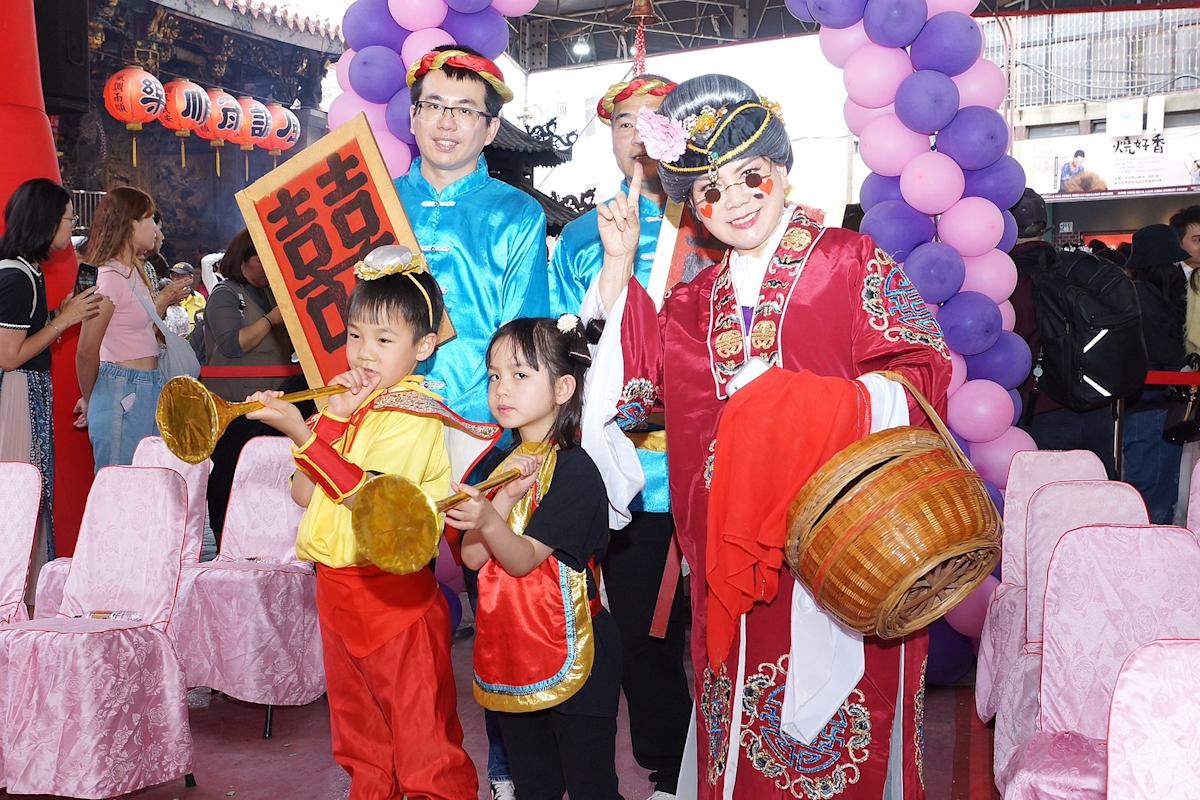 旱溪媽祖與月老賜福！臺中樂成宮第九屆集團結婚，國定古蹟見證愛的奇蹟