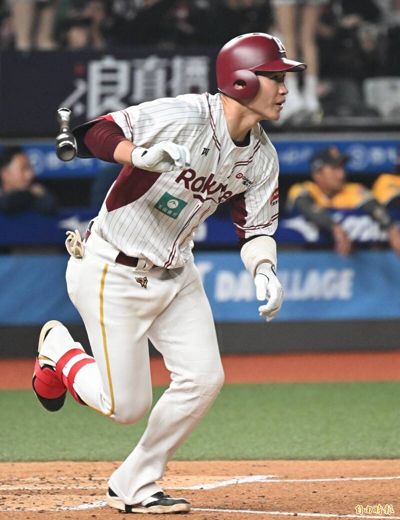 中職開幕戰：宋嘉翔攻守俱佳獲曾豪駒盛讚，沉穩表現成樂天桃猿關鍵戰力