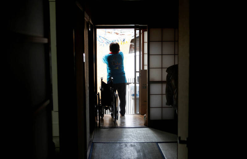 高齡化社會衝擊：62歲全職主婦40年後重返職場，揭露退休生活資金缺口現實