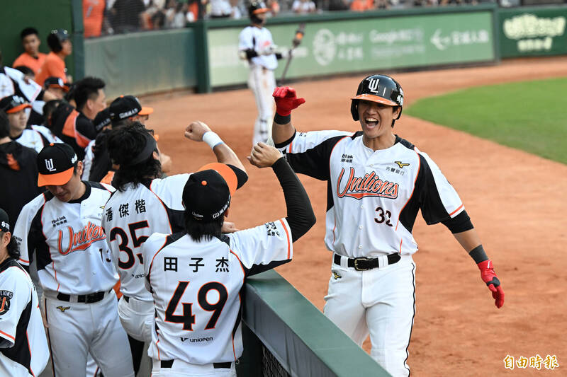 亞太成棒主球場揭幕戰：統一獅蘇智傑轟歷史首彈，力退台鋼雄鷹創紀錄