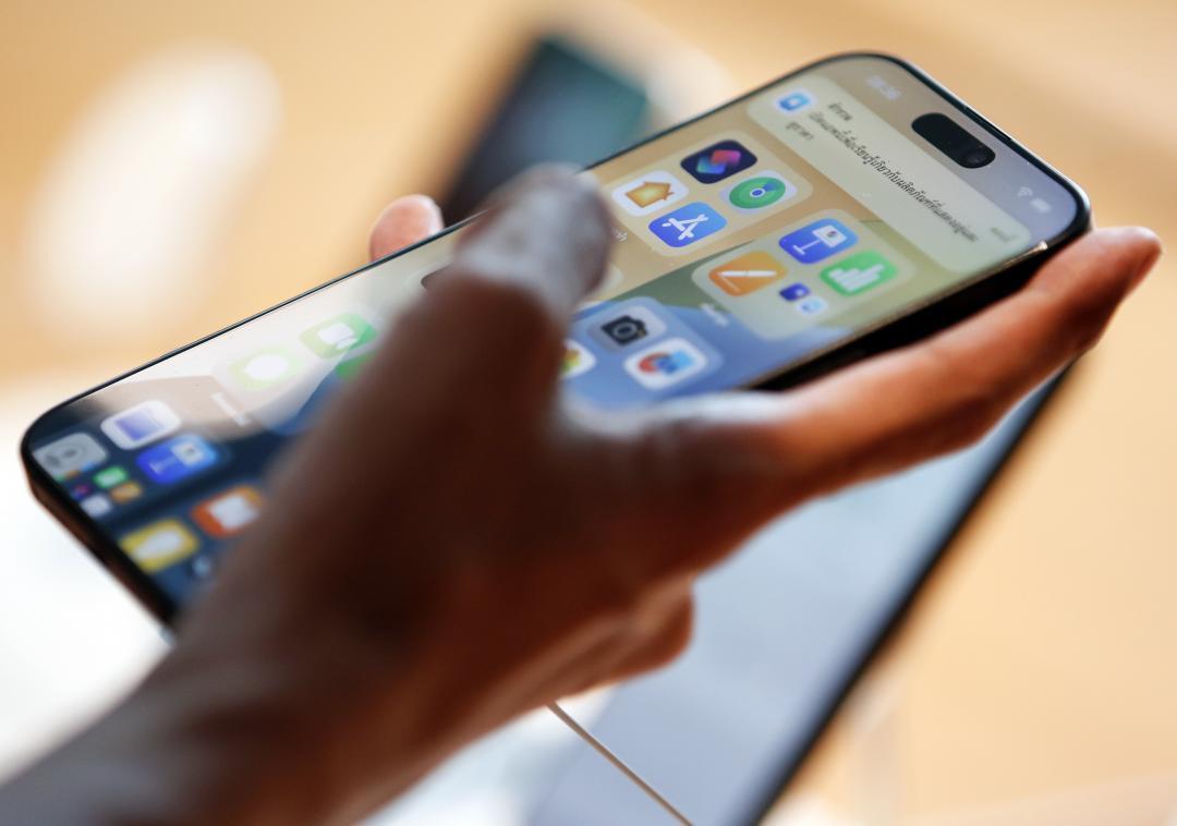 iOS 26.4 更新實測揭密：iPhone 續航兩樣情，這款竟慘掉一小時！