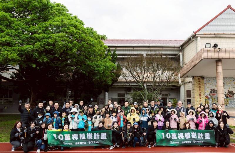 桃園社子國小攜手60企業，種350棵原生樹苗打造海線「森林小學」