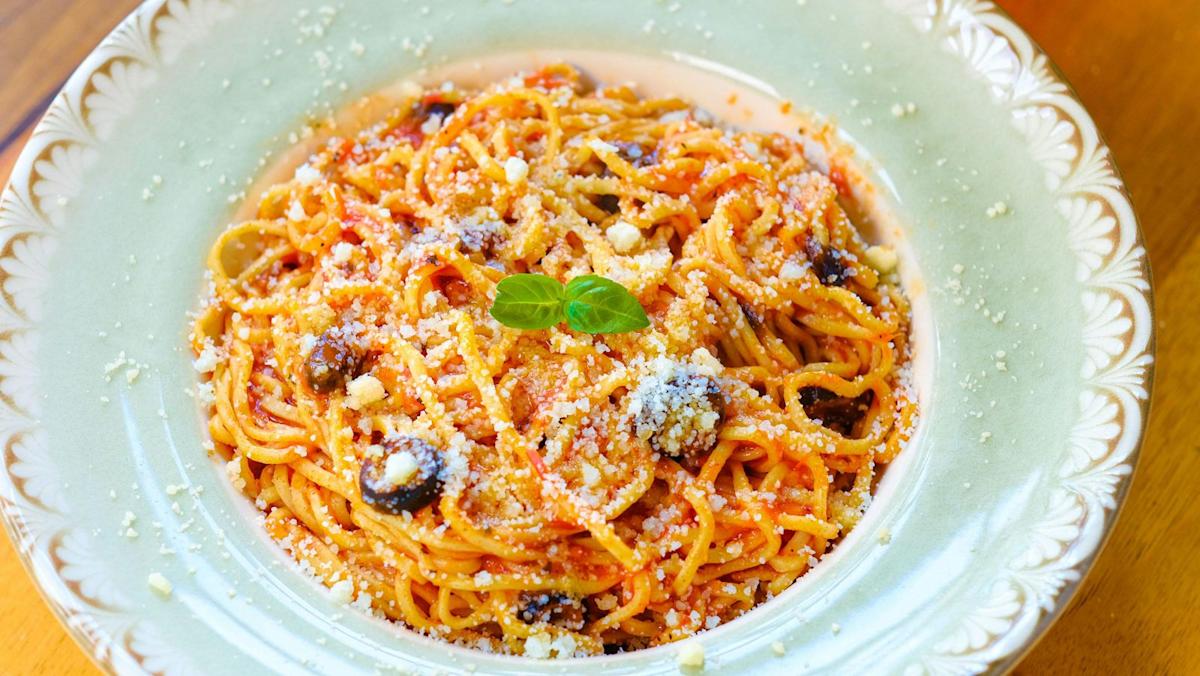 實況主「蛋捲」名牌包失竊，加盟店拒供監視器惹議，總公司急解約止血