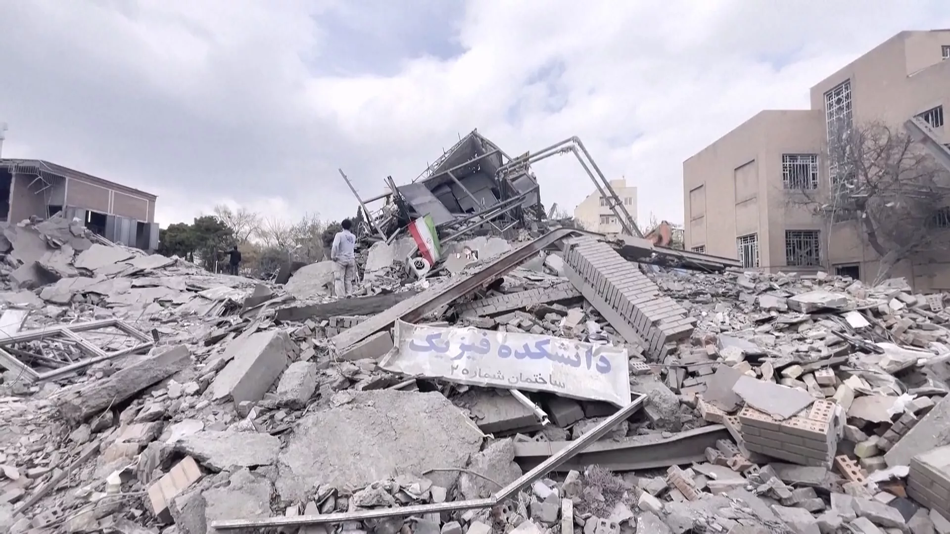 中東戰火再起：德黑蘭空襲、美伊會談陷僵局，大學校園恐成報復箭靶