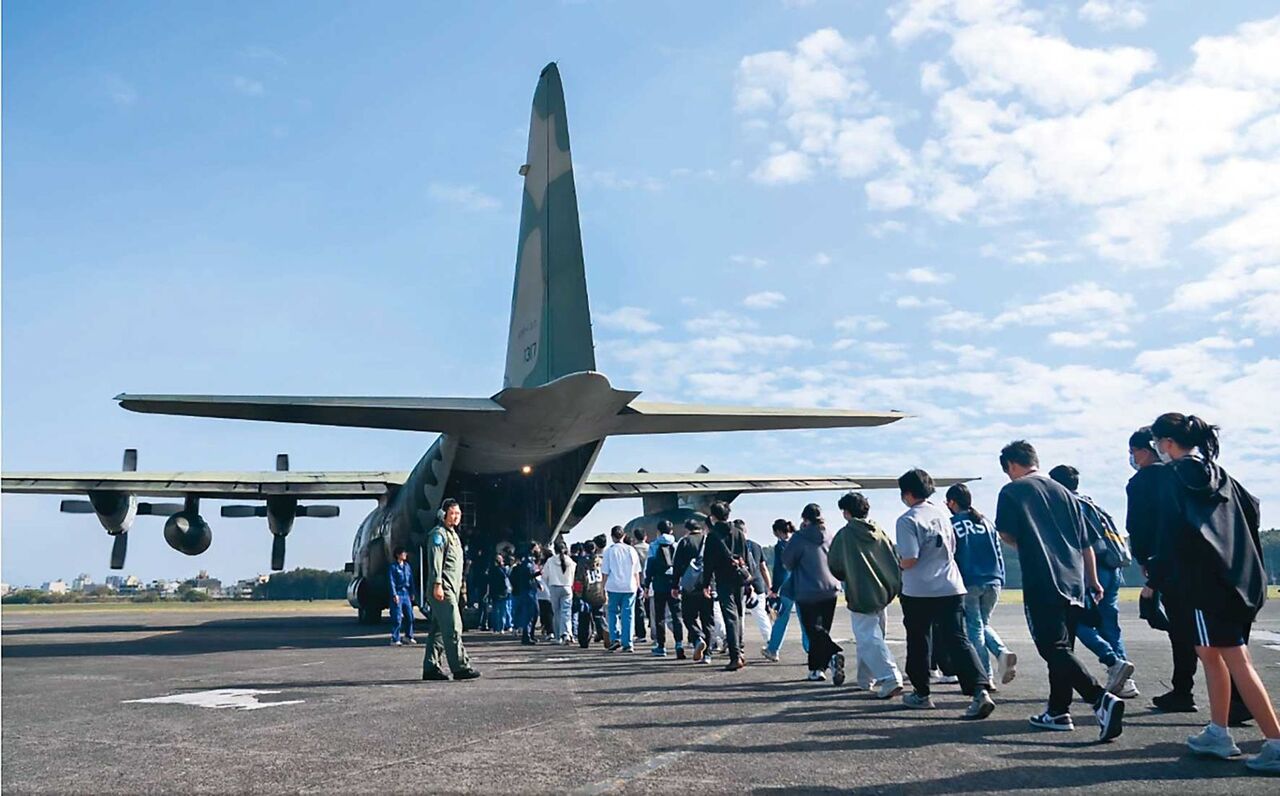 數千萬空軍AI成「豪華擺設」？屏東基地戰機追蹤頻脫鎖，飛安隱憂引爆