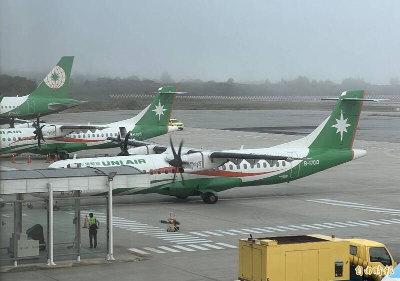 金門航班驚魂：旅客拒搭延誤半小時，同機百人求償機會渺茫？律師揭關鍵