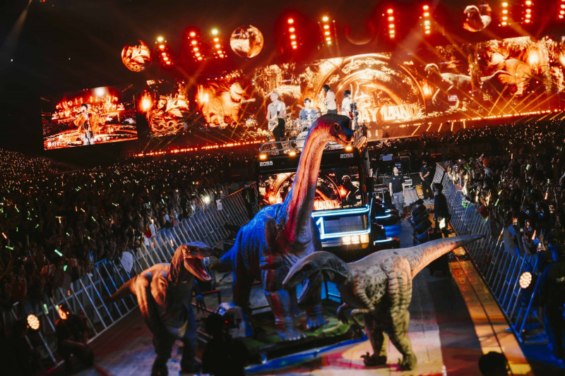 五月天阿信驚吐「明年將休息」？第十張專輯傳交棒小玫瑰引熱議