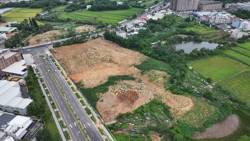 桃園中壢埤塘遭非法傾倒逾10萬立方公尺事業廢棄物 11人遭桃檢起訴求重刑