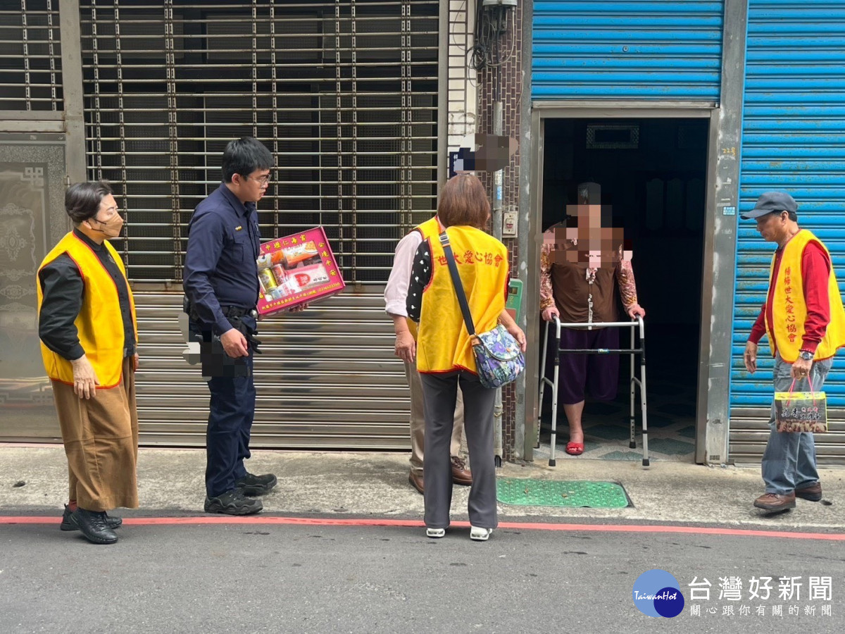 楊梅警方與世大愛心協會攜手援助獨居身障癌婦