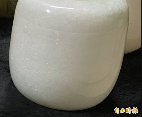 中國墓地費用高漲 家庭轉向閒置公寓存放骨灰