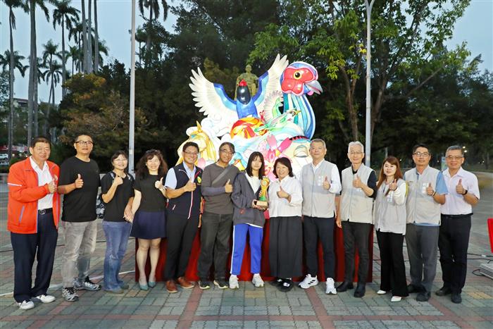 華南高商許彩韵二度登頂台灣燈會「燈王」：技職教育如何淬鍊在地文化新光芒？