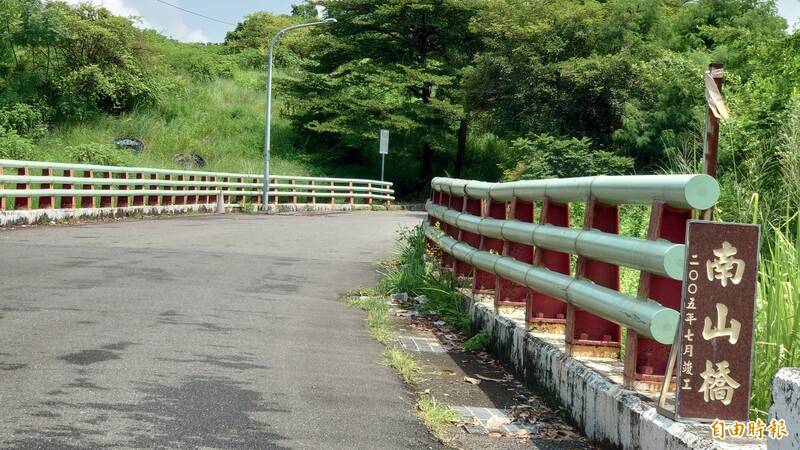 南山公墓保存爭議延燒 促進會籲市府暫停遷葬作業