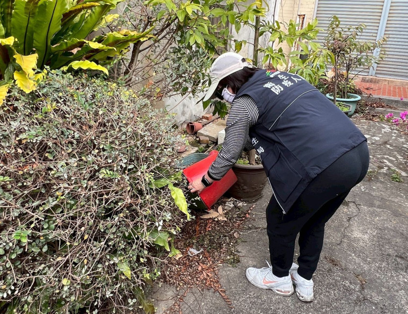 清明防疫警訊！登革熱境外移入達30例 掃墓慎防恙蟲叮咬