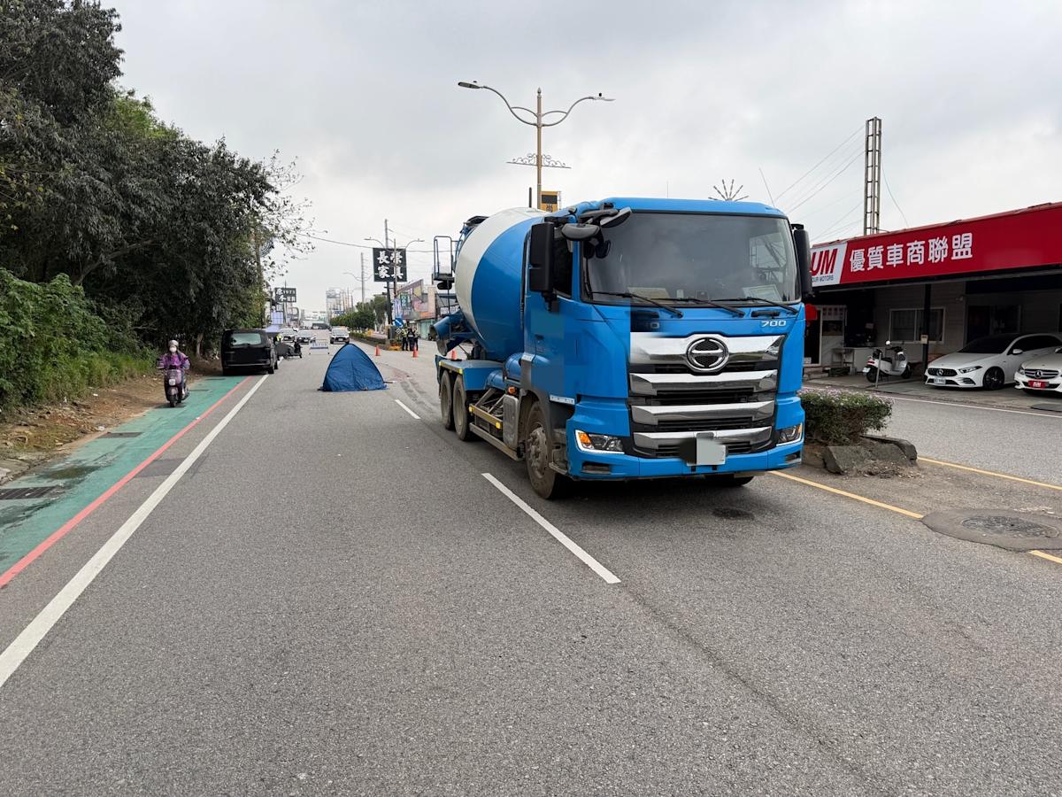 桃園中壢驚悚車禍！外送員滑倒遭水泥車輾斃 身軀斷裂慘死