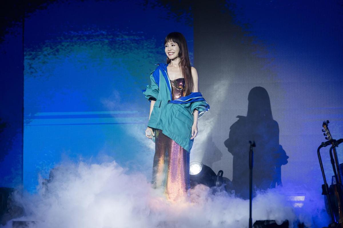 彭佳慧大馬演唱會淚灑舞台 自曝山路暈車狂吐仍敬業開唱