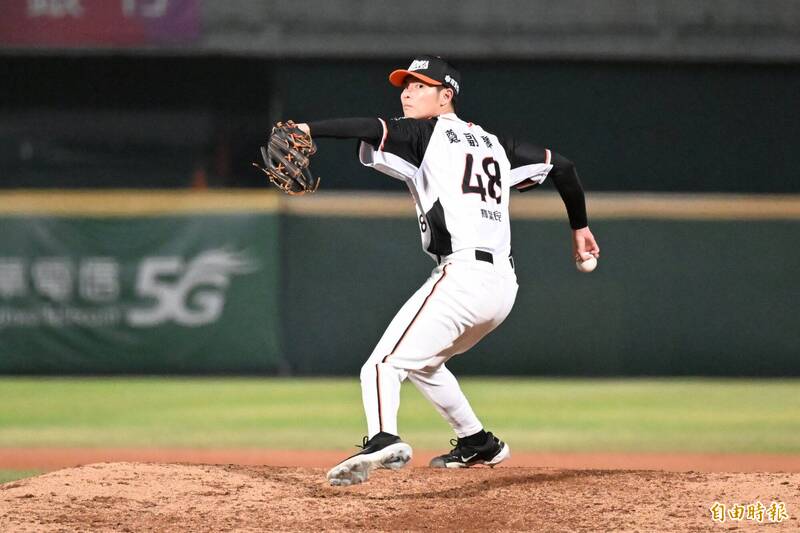 統一獅鄭副豪從失速到152公里火球 二軍教練魔改投球機制見效