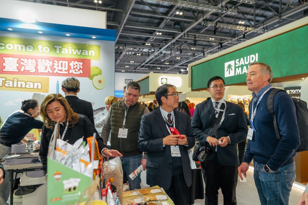 台南農產國際發光！黃偉哲快閃倫敦食品展 鳳梨驚艷英國市長