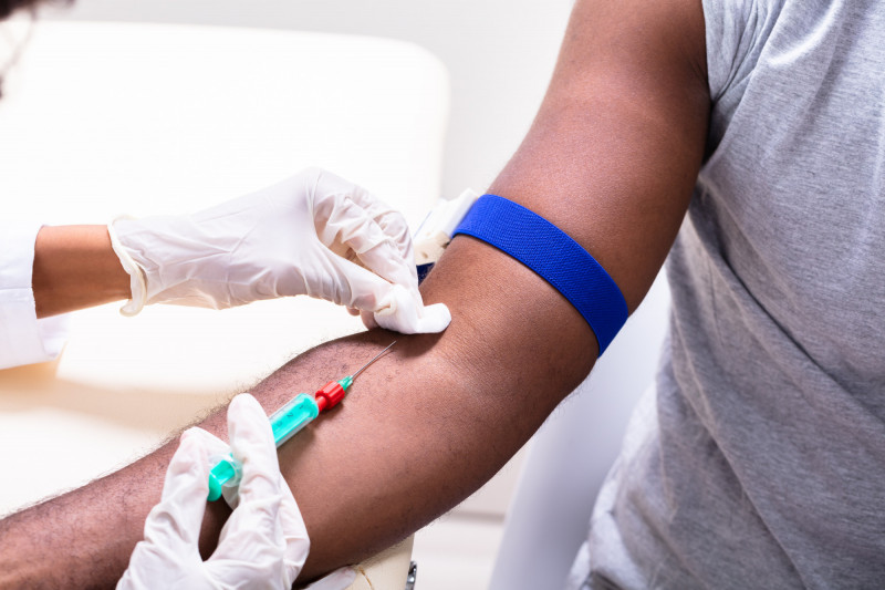 高血脂隱形危機！醫揭「失能風險暴增14倍」職涯殺手真相