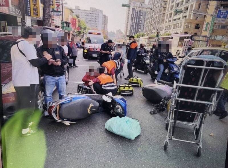 北市羅斯福路機車追撞事故 3傷送醫肇因待查