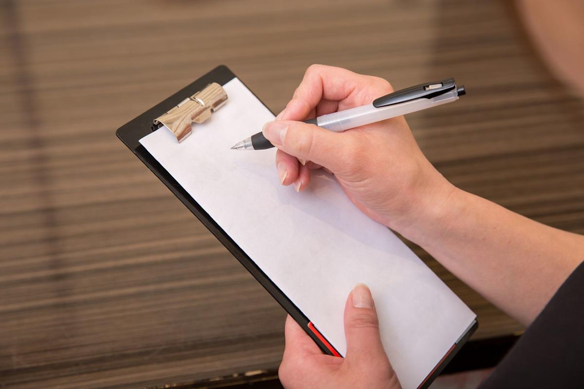 餐廳帳單為何背面朝上？餐飲業內行人揭密貼心服務之道