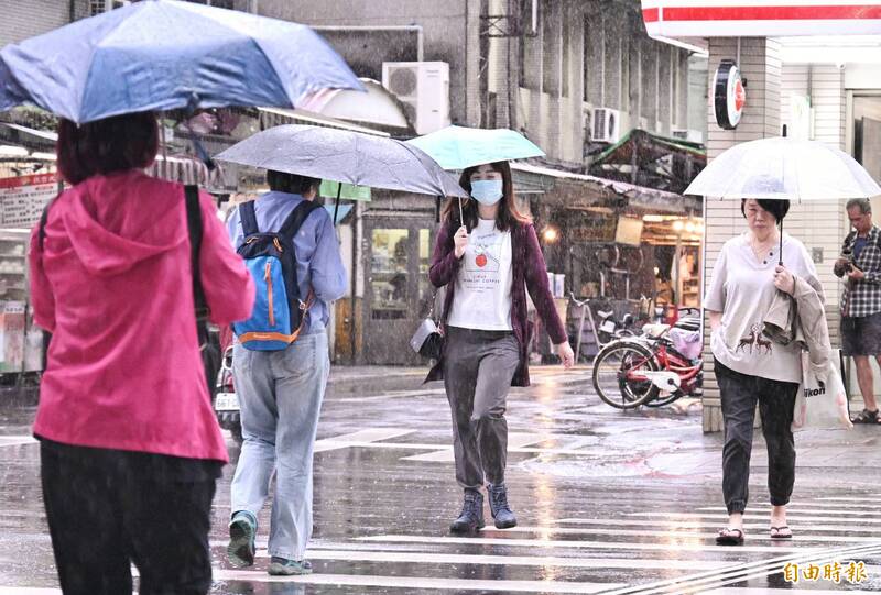 入春最強春雨鋒面來襲！北台灣防豪雨 清明連假首日慎防雷陣雨