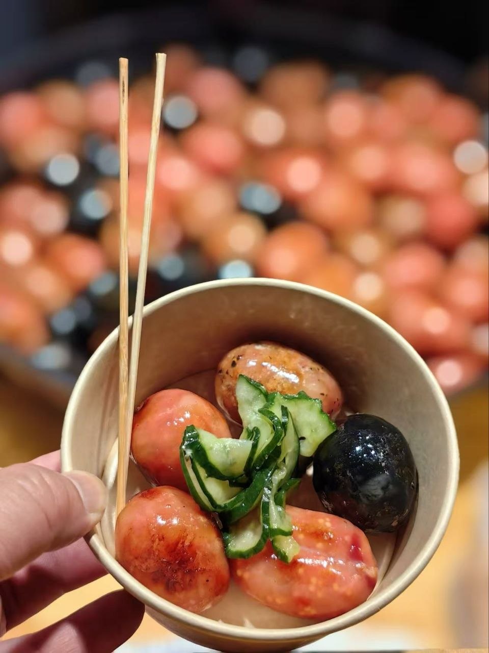 手把手教你品嚐高雄老牌肉品：從唯王肉干到經典一口腸的美味之旅