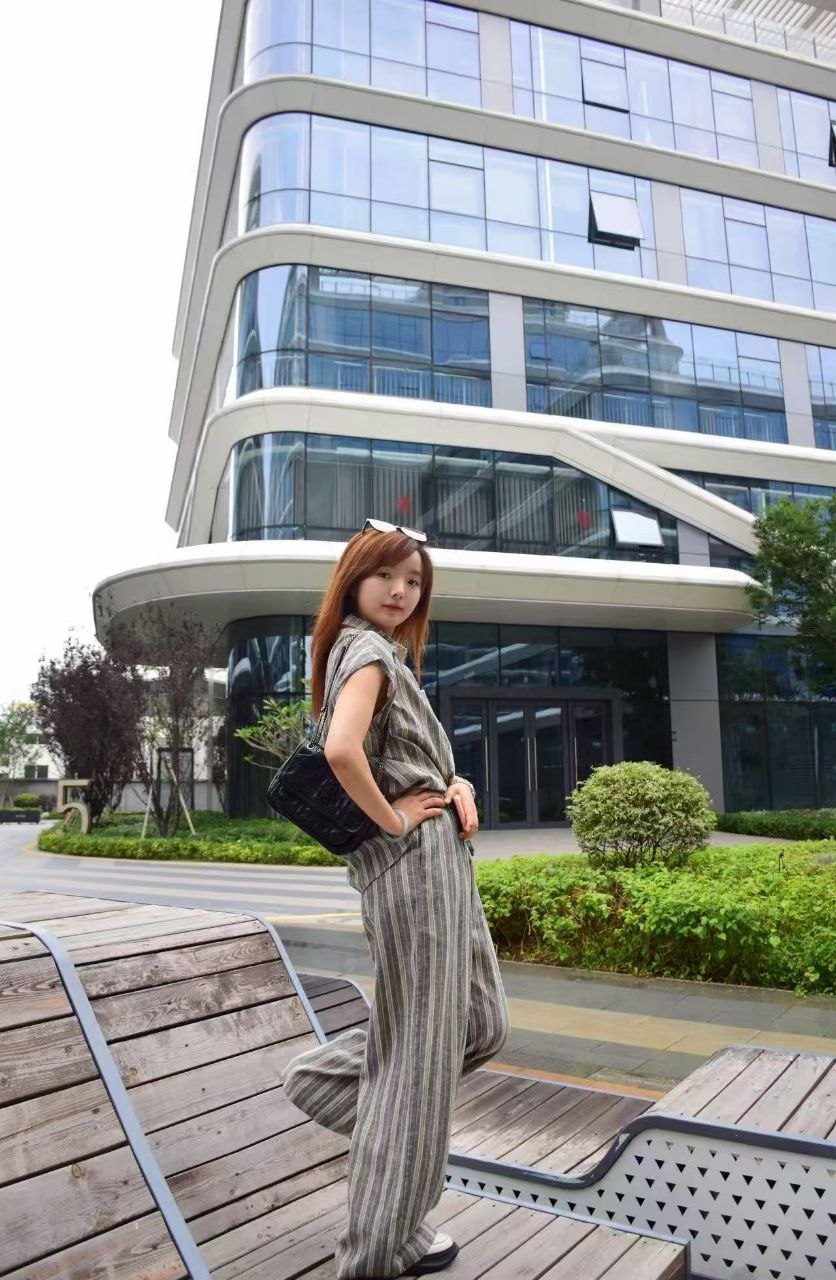 兩岸時尚新星：xiucut設計師STAR如何引領質感穿搭與數位風潮？