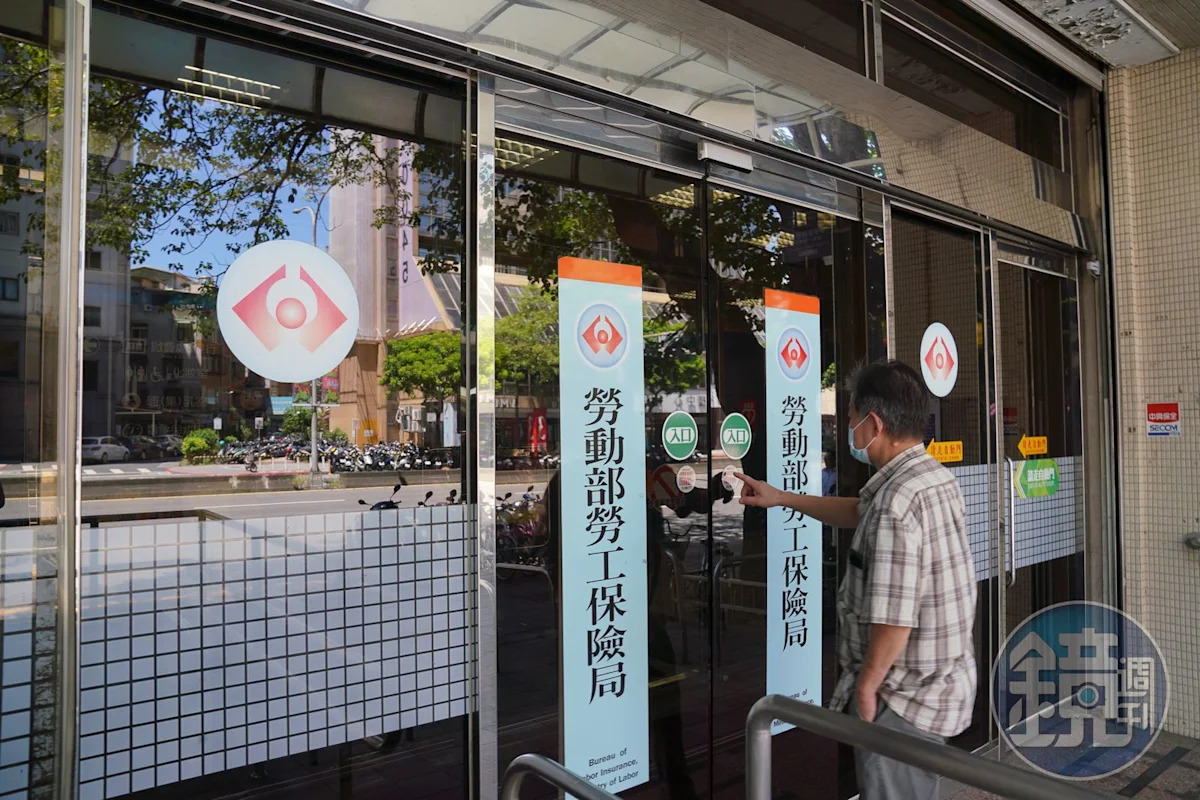 勞保低報陷阱：月薪4萬只保2萬9？你的百萬退休金恐蒸發，你還在傻傻繳嗎？