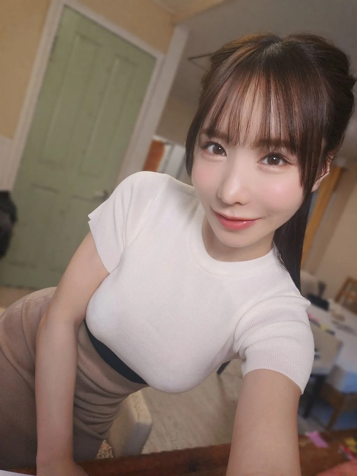 女優海老咲碧2年閃電引退！10萬粉絲淚別，數字揭露產業新變局？