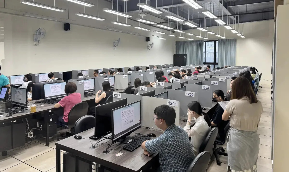檔案管理熱潮來襲：1389人搶考，專業證照是政府效能的最後一哩路？