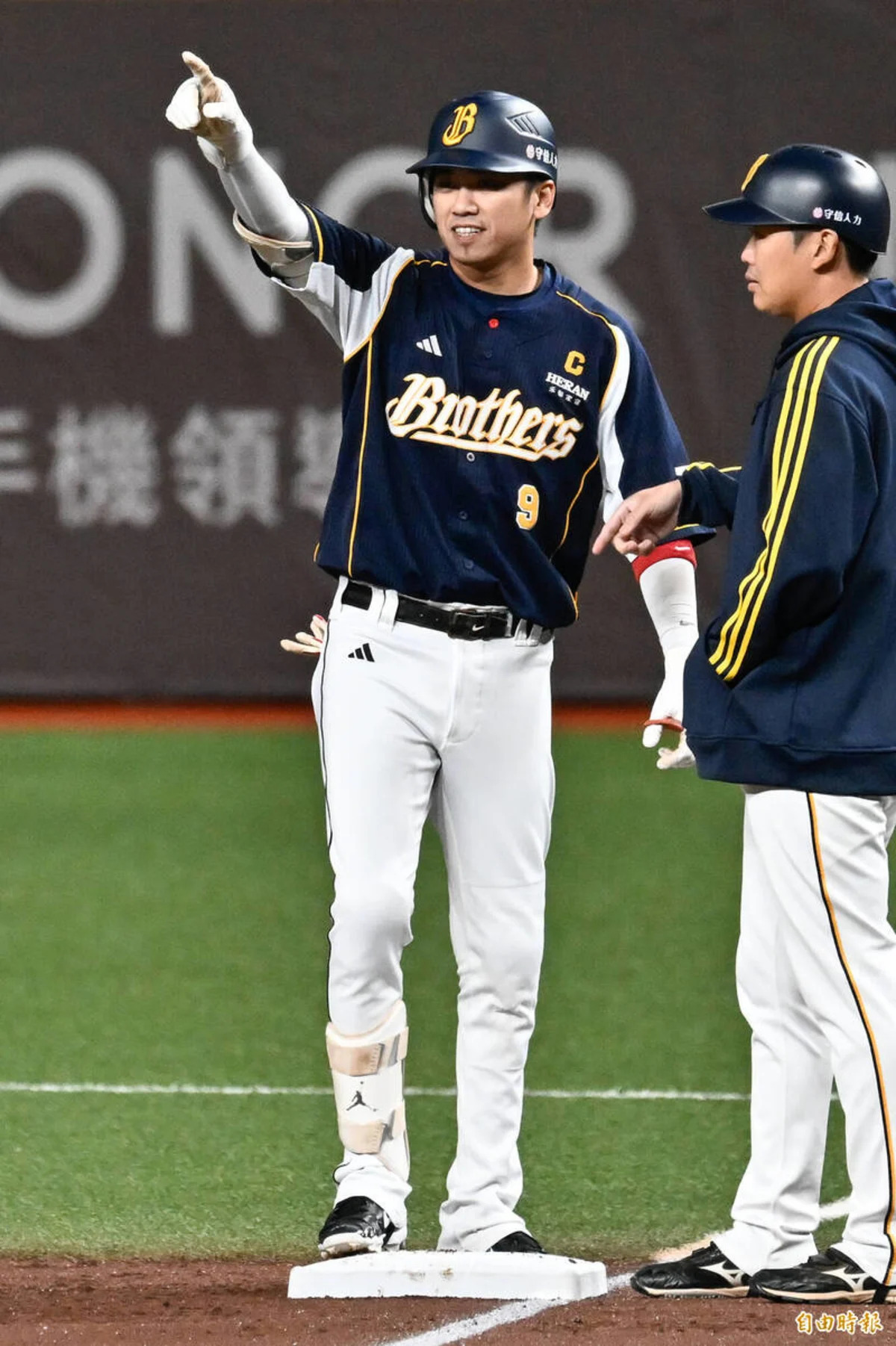 王威晨首度下二軍！中信兄弟衝擊下半季龍頭，揭密「八月狂象」的戰力部署與3大隱憂