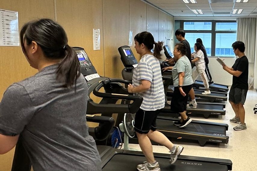 每週僅需「75分鐘」？港大研究：一週一次快走，燃脂效果竟媲美三次！