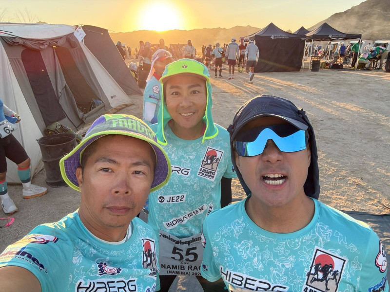 肋骨骨折、跑到血尿仍堅持！極限超馬背後，林義傑為何帶藝人挑戰沙漠250公里？