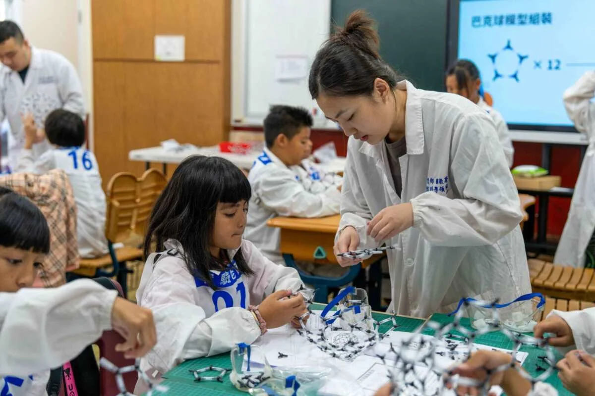 師大科學力翻轉阿里山！50位鄒族學童如何「玩」出科學魂？偏鄉教育的在地實踐