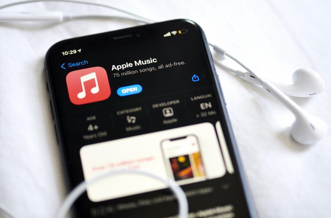 從自願到強制：蘋果AI音樂標籤的翻轉，會是內容淘金潮的終結嗎？