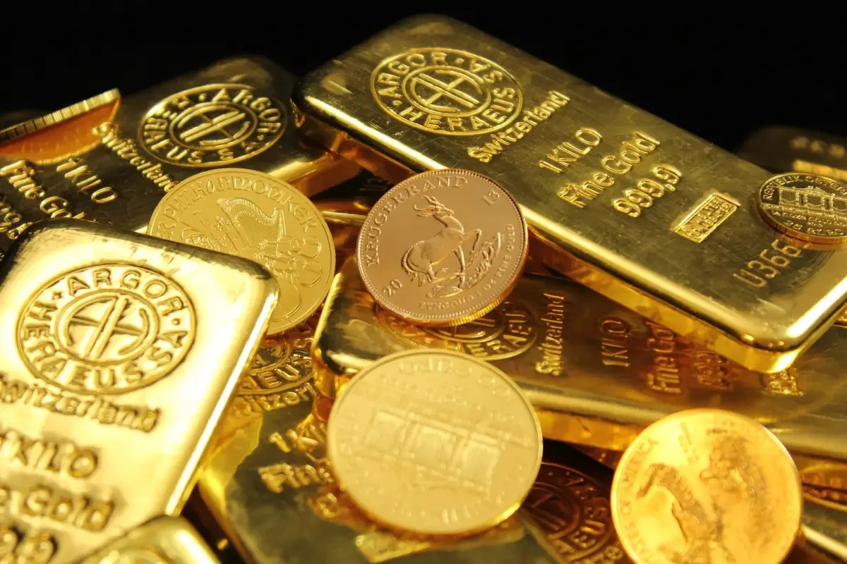 美債破40兆、美元走弱推升黃金！瑞銀驚呼上看5400美元，避險潮真來了？