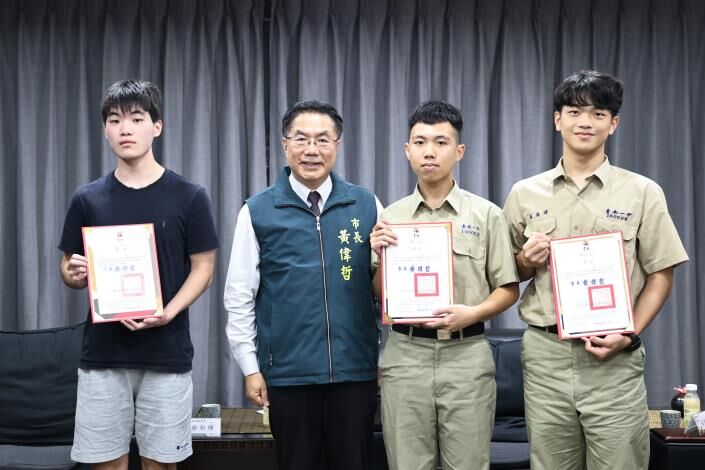 奧林匹亞銅牌揭示教育新路？陳幸妤小兒子趙翊佑自學成才，給台灣什麼啟示？